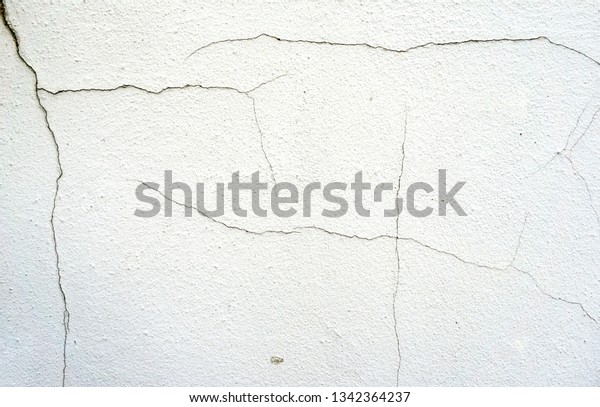 cracked color on a wall\
outside