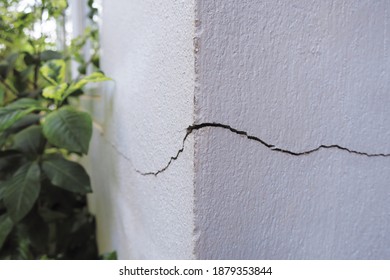 Cracked concrete building broken wall at the outside corner that effected with earthquake and collapsed ground