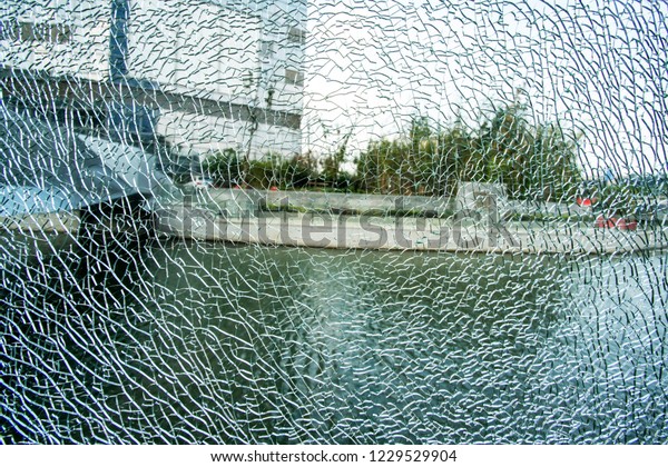 Cracked glass\
crack