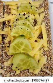 Crackers - Low Calorie  - 1400 Calorie Days - 3 Crackers With Cheese Under 300 Calories 