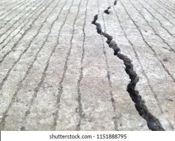 Cracks, crevices, concrete slabs this is caused by the non-standard construction. Crack of the road.