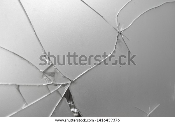 The cracks of the glass, the windows of the\
house, cracked.