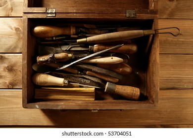 craftsman carpenter hand tools artist craftsmanship