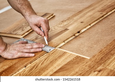 Craftsman Installing Engineered Click System Oak Wood Flooring