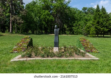 Craiova, Dolj, Romania – May 14, 2022:  Statue of Constantin Brancusi in Romanescu Park, Craiova, Romania.