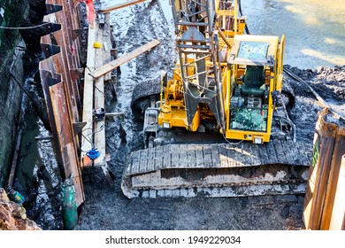 Crane Excavator For Driving Steel Sheet Piles To Stabilize The Banks Of The River Oker In Brunswick, Germany, March 8, 2021