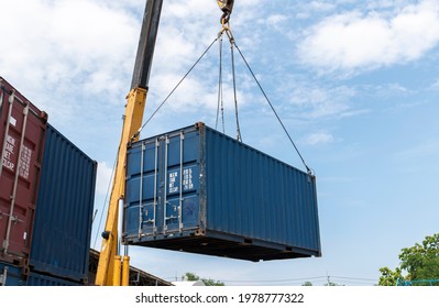 3,200 Crane Lifting Up Container Images, Stock Photos & Vectors ...