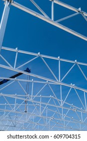 232 Crane lifting roof truss Images, Stock Photos & Vectors | Shutterstock