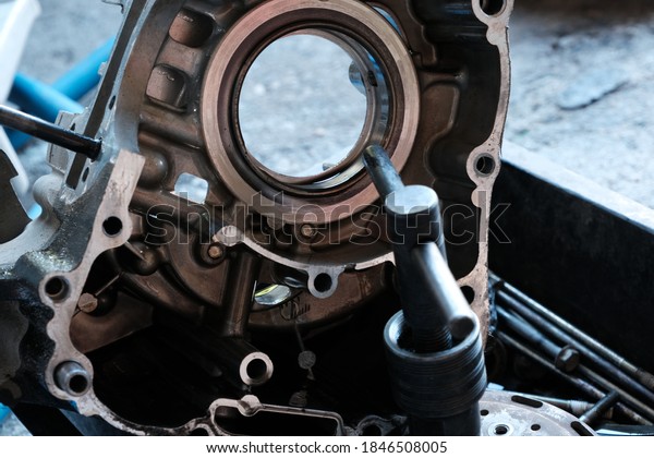 Crankshaft crankshaft, motorcycle engine,\
repair, maintenance.