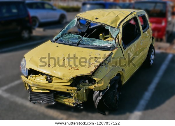 Crashed Car (Accident\
car)