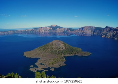 2,947 Crater lake rim Images, Stock Photos & Vectors | Shutterstock