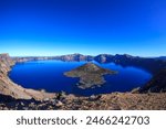 Crater Lake and Wizard Island in Crater Lake National Park : Crater Lake, Oregon, USA