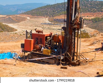 269 Crawler Drilling Rig Images, Stock Photos & Vectors | Shutterstock