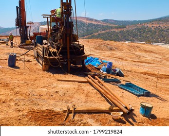 269 Crawler Drilling Rig Images, Stock Photos & Vectors | Shutterstock