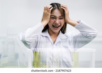 Crazy Scientist In Laboratory. Mad Scientist Inventor Concept. Frustrated Upset Research Man Feeling Tired Worried With Problem In Chemical Laboratory.