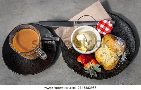 Cream tea and\
scones in Cornwall, England,\
UK