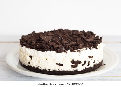 Creamy cheesecake with chocolate cookies and cream biscuits. 