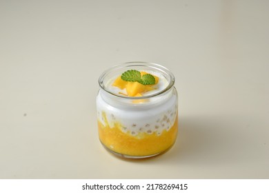 Creamy Mango Sago Dessert, is a sweet dessert from Hong Kong. Made by puree mango, sago pearl, and Coconut milk with toping sliced mango. Served on jar and served cold.