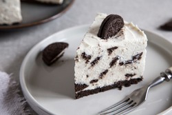 Creamy No Bake Cheesecake With Chocolate Cookies. Biscuit Cake With Cream Cheese