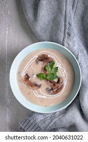 Creamy Onion Soup With Mushrooms