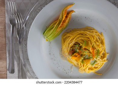 Creamy Spaghetti With Zucchini Flower