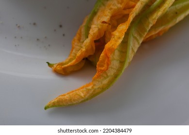 Creamy Spaghetti With Zucchini Flower