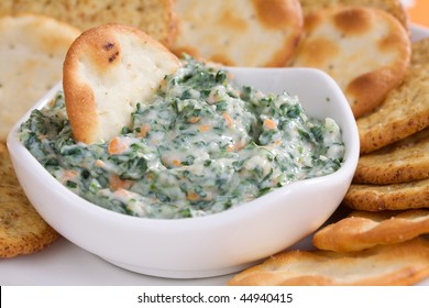 Creamy Spinach Dip With Crackers.