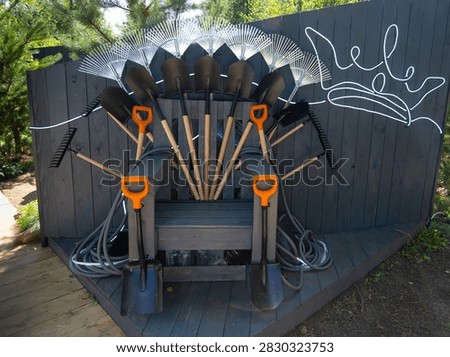 Creative garden tool in the form of a tsar's throne display arra