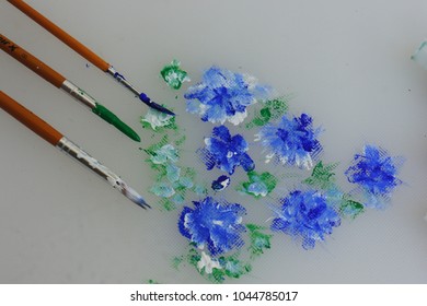 Creative workshops from different paintbrushes 