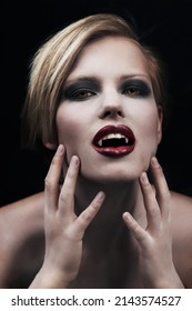 Creature Night Seductive Female Vampire Blood Stock Photo 2143574527 ...