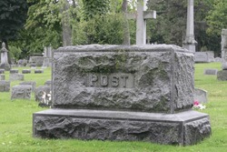 Lápidas Lápidas En Un Cementerio.