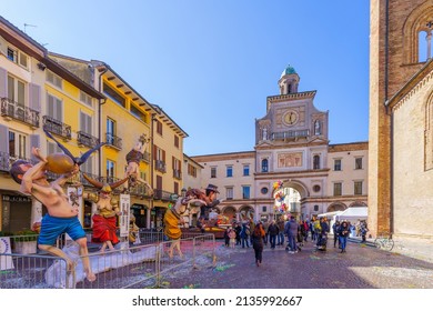 Crema, Italy - February 27, 2022: Carnival Market Scene In The Cathedral (Duomo) Square, With Parade Figure, Locals, And Visitors, In Crema, Lombardy, Northern Italy (parade Deleted Due To COVID)