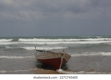 crete fishingboat refugees Boat beach