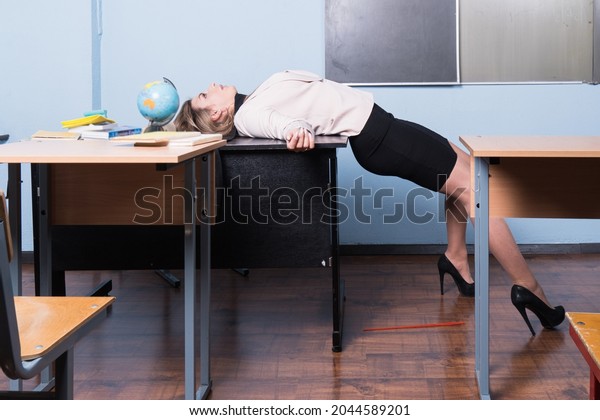 Crime Scene Imitation Strangled Teacher Classroom Foto Stock 2044589201 Shutterstock 5416