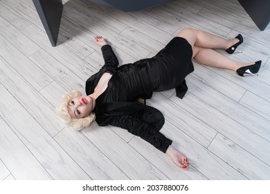 Crime Scene Strangled Pretty Business Woman Stock Photo 2037880076 ...