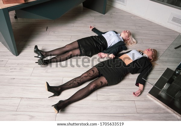 Crime Scene Two Strangled Business Women : stock fotografie (k okamžité úpr...