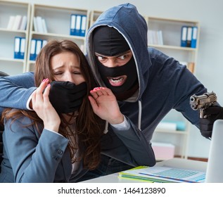 Criminal Taking Businesswoman As Hostage In Office