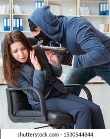 Criminal Taking Businesswoman As Hostage In Office