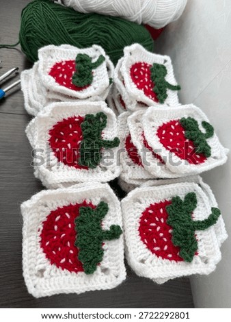 Crochet strawberry pattern. Red, white, and green threads.