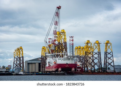 CROMARTY, SCOTLAND, UK. August 2nd 2020. Seajacks Scylla, The Worlds Most Advanced Offshore Wind Farm Installation Vessel. Loading Foundation Tripods In Cromarty Firth, Scotland