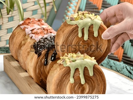 cromboloni is a food that is going viral at the end of 2023 and is an incredibly delicious snack