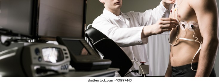 Cropped picture of a man during a cardiac diagnostic test