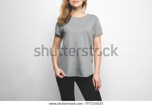 Серые футболки для девушек