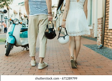 男性 後ろ姿 歩く の画像 写真素材 ベクター画像 Shutterstock