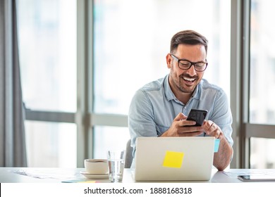 154,179 Man office texting Images, Stock Photos & Vectors | Shutterstock