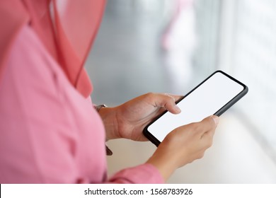 Malay Using Phone Images Stock Photos Vectors Shutterstock