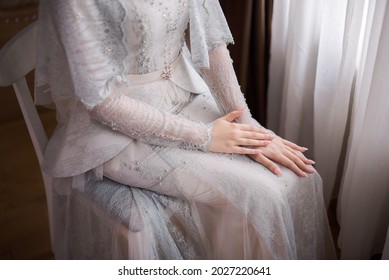 Cropped View Of Delicate Female Hands With Beautiful Fake Nails