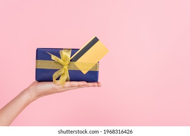 Cropped View Of Female Hand With Gift Box And Credit Card Isolated On Pink