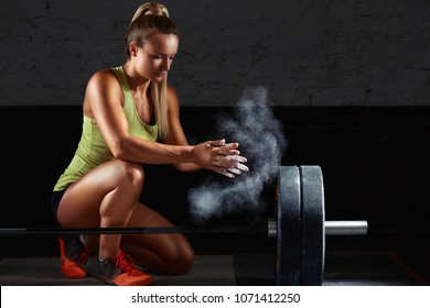 Crossfit Female Weightlifter Preparing For Her Workout Chalking Her Hands Magnesia Chalk Preparation Fitness Athletics Activity Leisure Lifestyle Power Confidence Motivation Concept