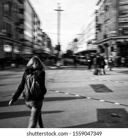 Crossing Oxford Circus In London